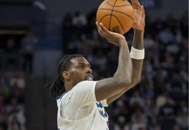 遭绯闻球员打爆！里德能攻能防成湖人难解对位